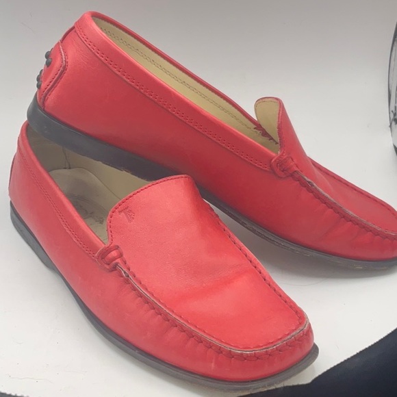 “TOD’S” GOMMINO Red Leather Slip On Driving Style Studded Detail Loafer. - Picture 2 of 16